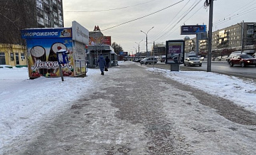 В Новосибирске потребовали очистить тротуары от снега и льда
