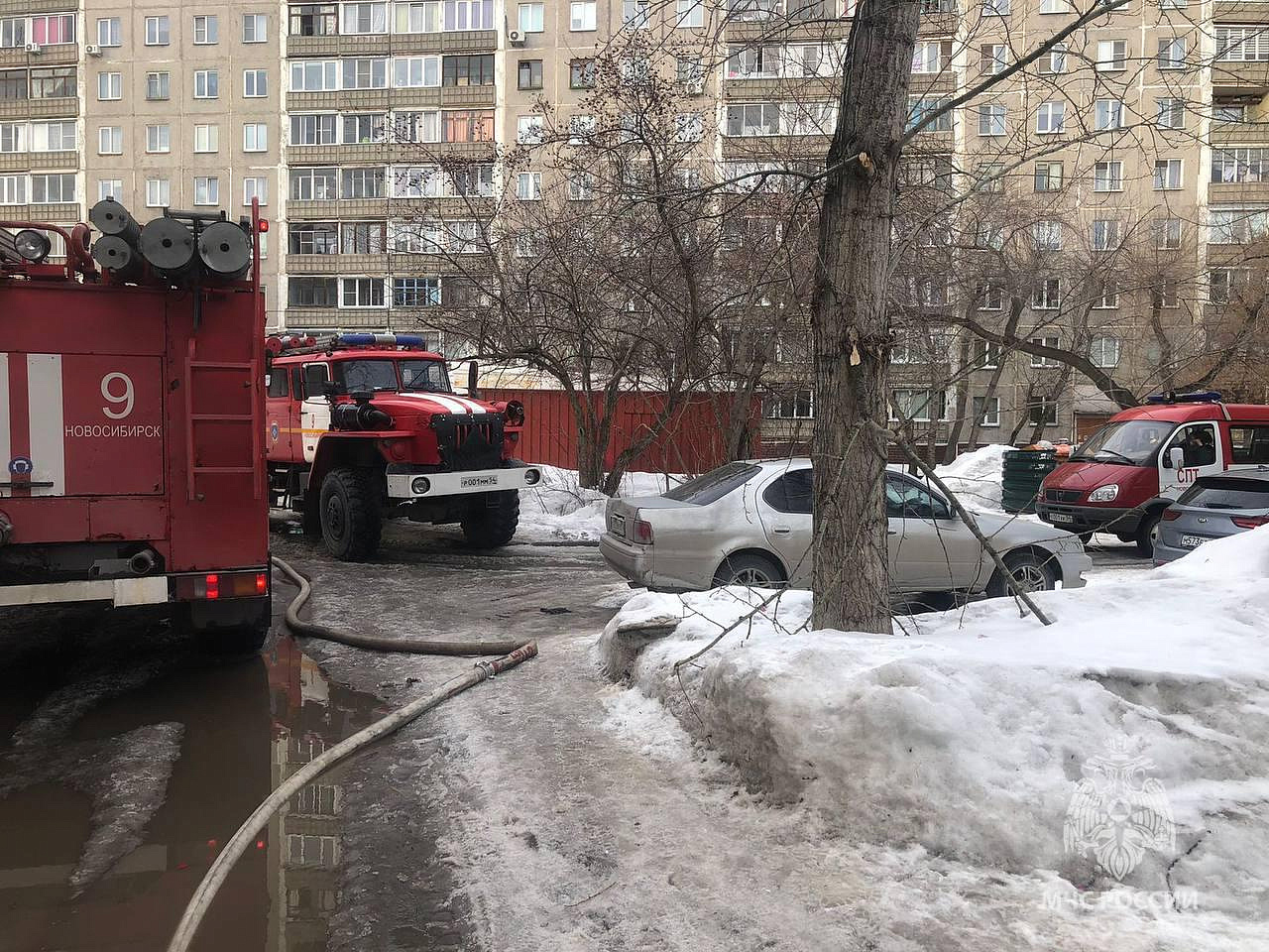 В Новосибирске на Северо-Чемском жилом массиве произошёл пожар
