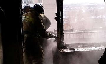 В Новосибирске при пожаре в многоэтажке погиб четырехлетний ребенок